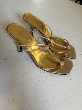 Stunning Vintage Jaqueline Ferrar Embellished Sandals in Champagne gold